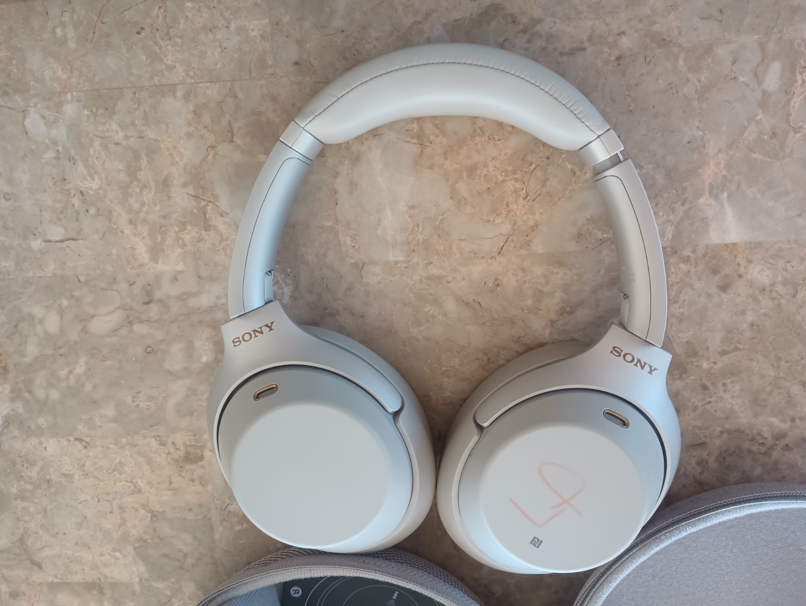 Sony WH-1000X M3 Wireless Noise Canceling Overhead Headphones USBC