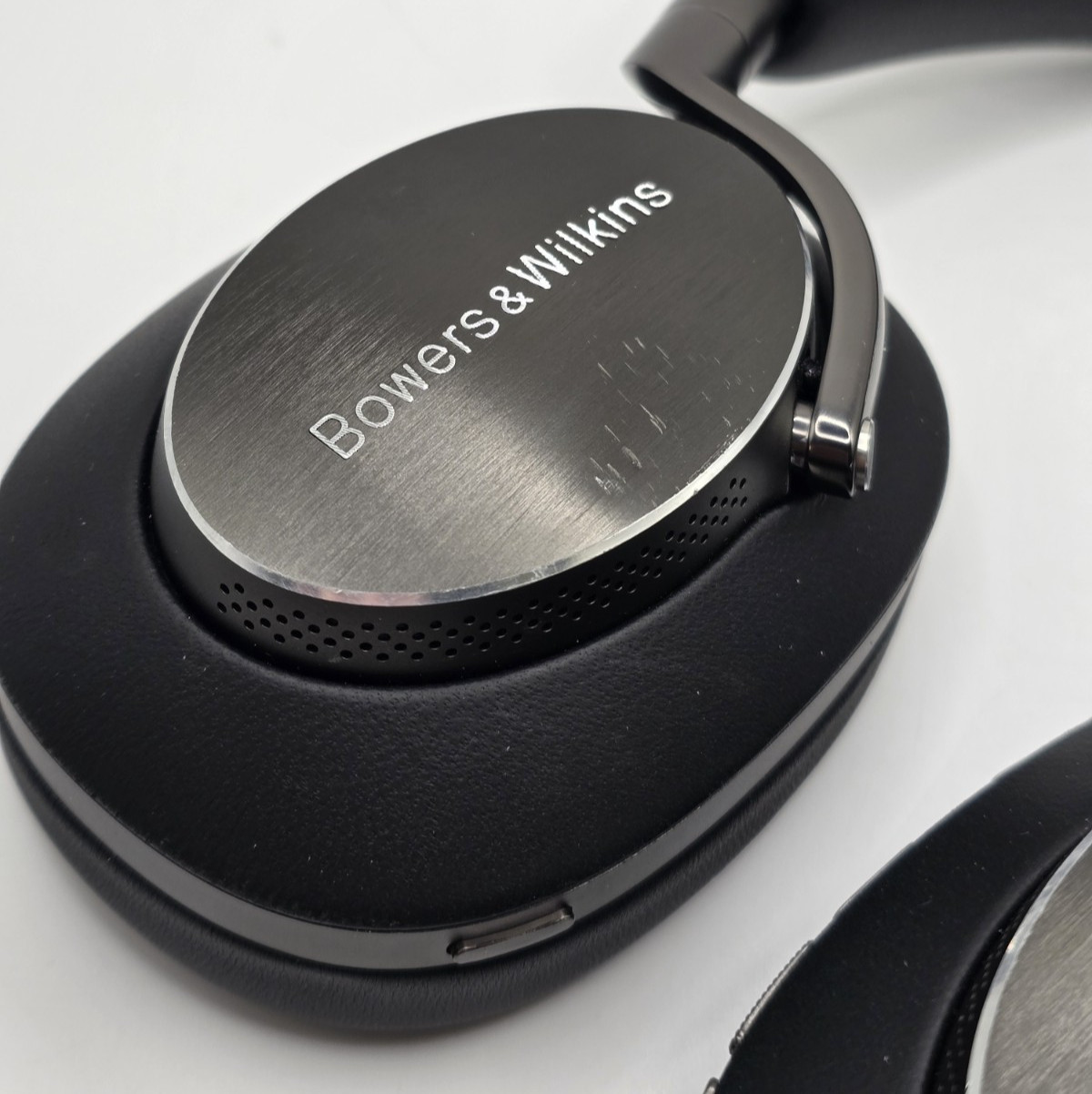Bowers & Wilkins Px8 Wireless Over-Ear Headphones – Black – Missing Wires