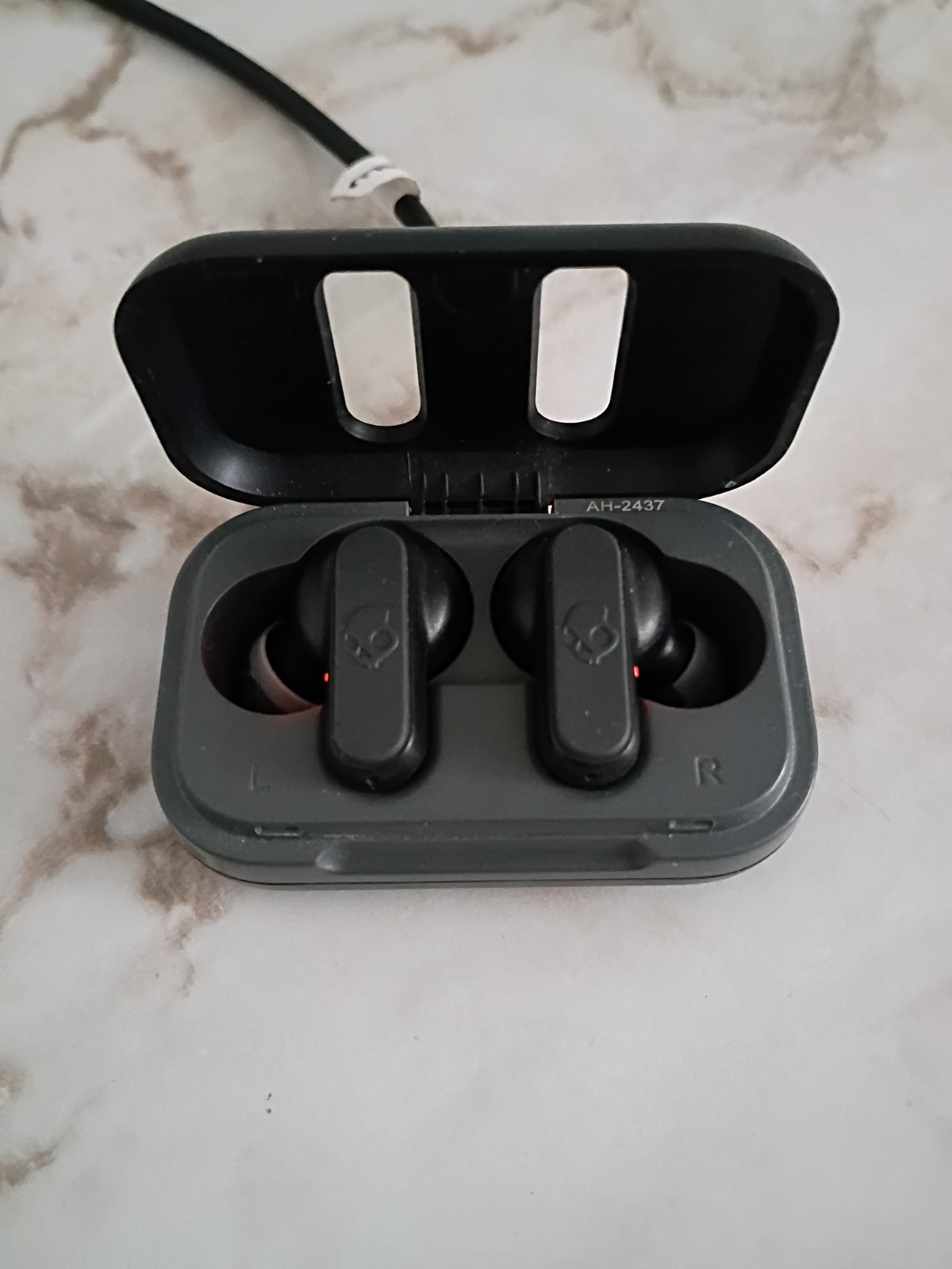 Skullcandy Dime XT 2 earbuds black in ear wireless bluetooth microphone excelent