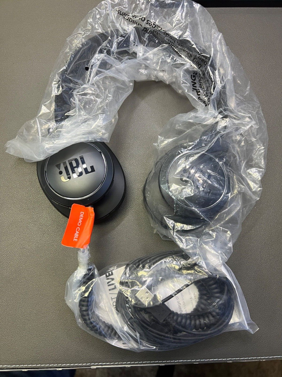 JBL Live 500BT Over-the-Ear DEMO UNITS WIRED