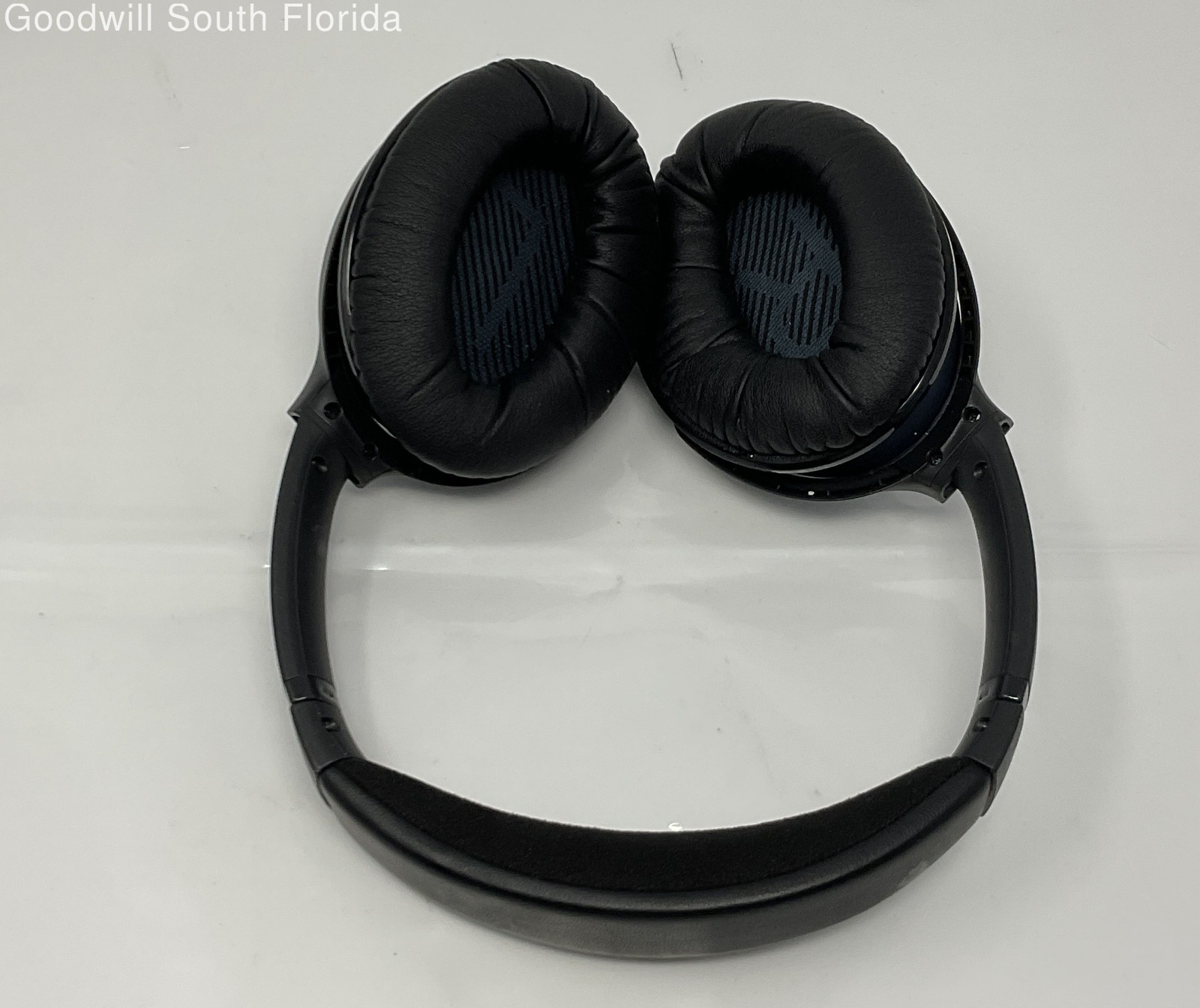 Bose Blue And Black Headphones With AUX & USB Charging Cable And Black Case NCL