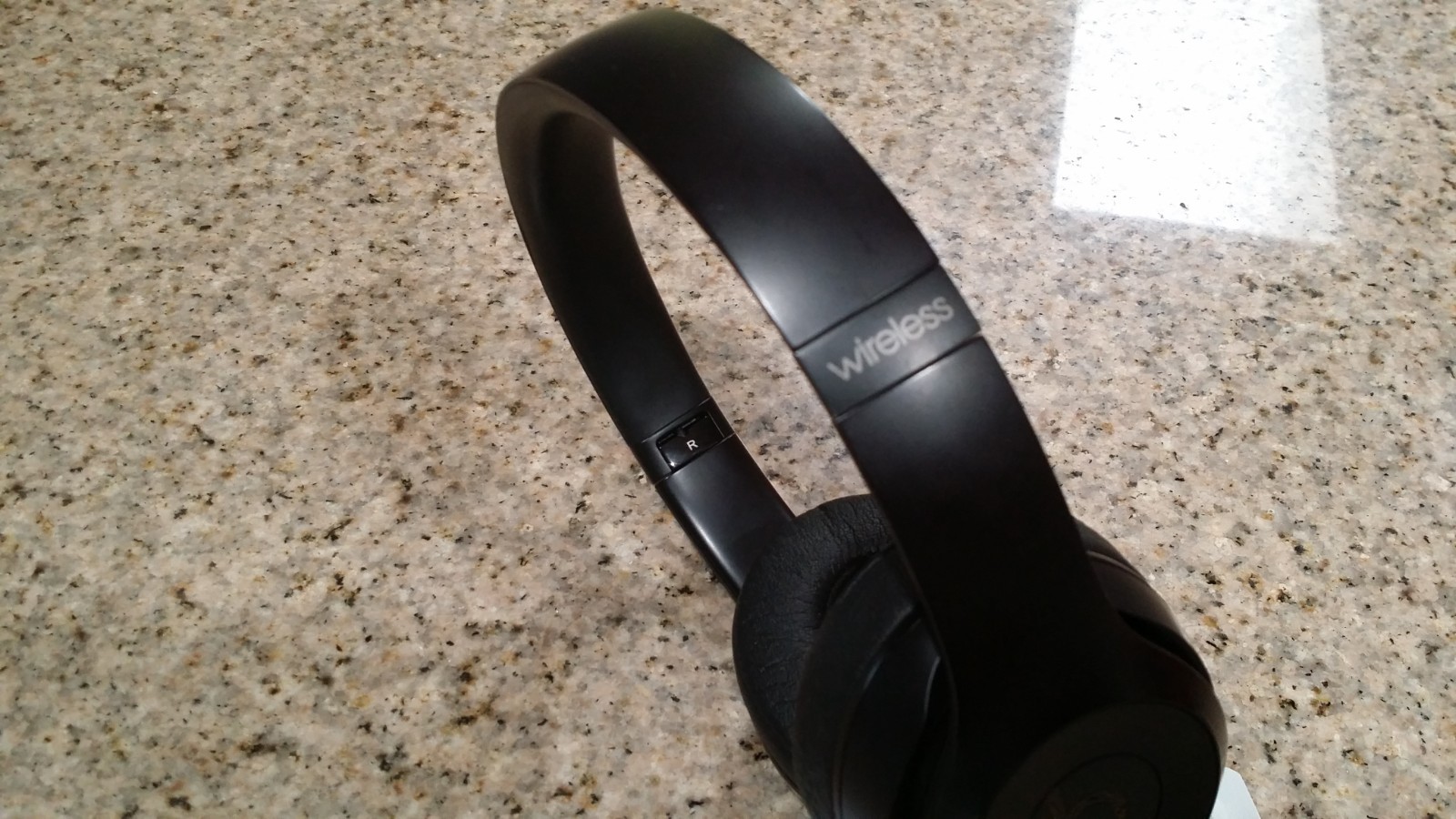 Beats by Dr. Dre Solo 3.0 Wireless Bluetooth On-Ear headphones Black