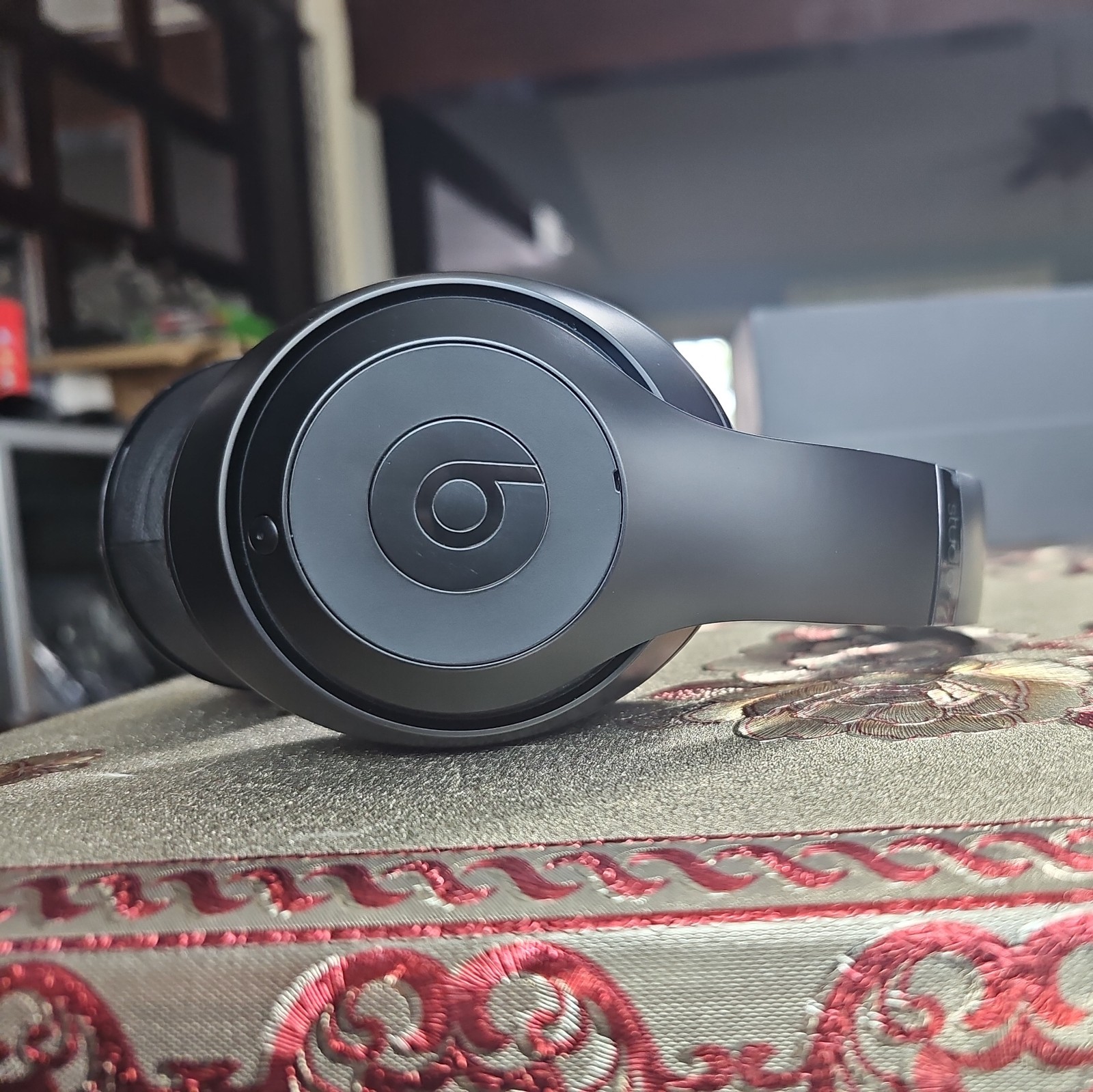 Beats by Dr. Dre Studio3 Over the Ear Wireless Headphones – Black