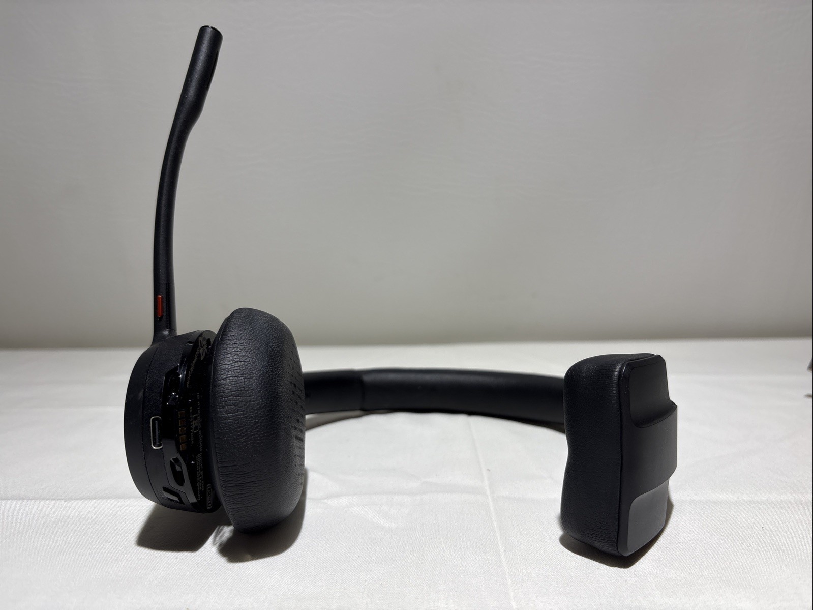 Plantronics by Poly Voyager 4310 UC Wireless Headset