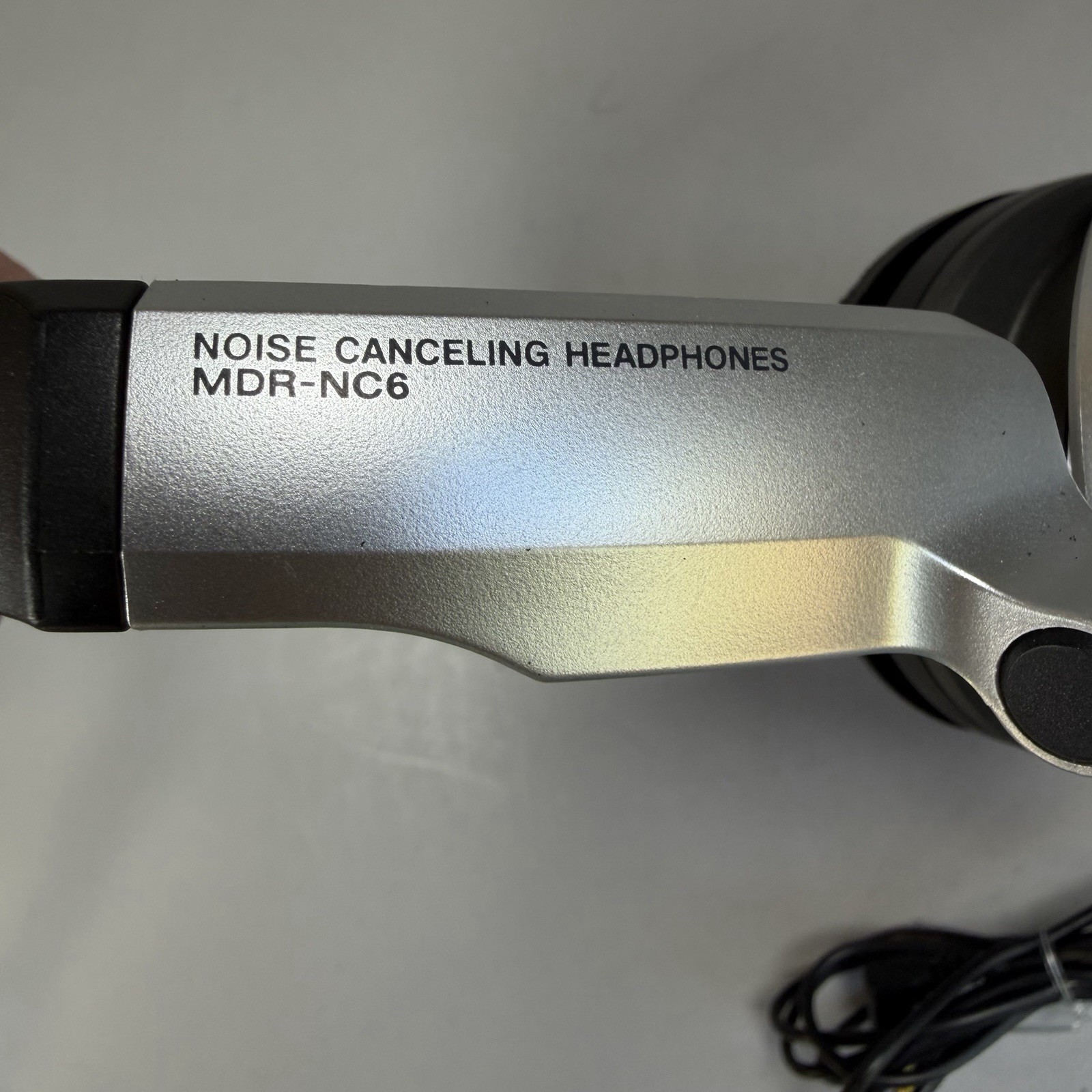 Sony MDR NC6 Noise Canceling Headphones Wired Over Ear w/Travel Case Black READ