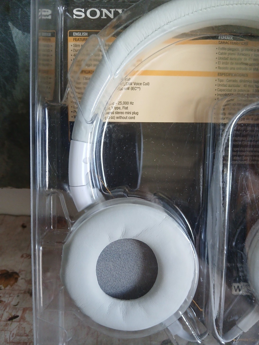 Sony MDR Z600 Headphones White/Silver NEW 2011 Walkman Ipod Smartphone L Stereo