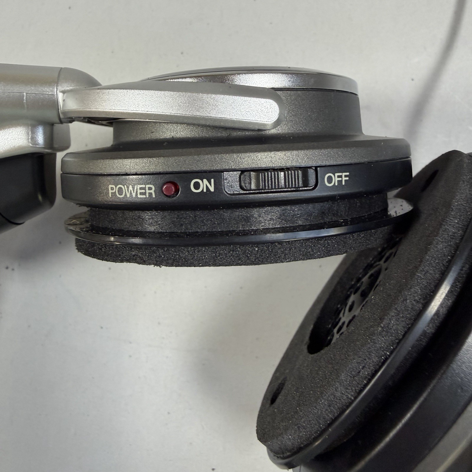 Sony MDR NC6 Noise Canceling Headphones Wired Over Ear w/Travel Case Black READ