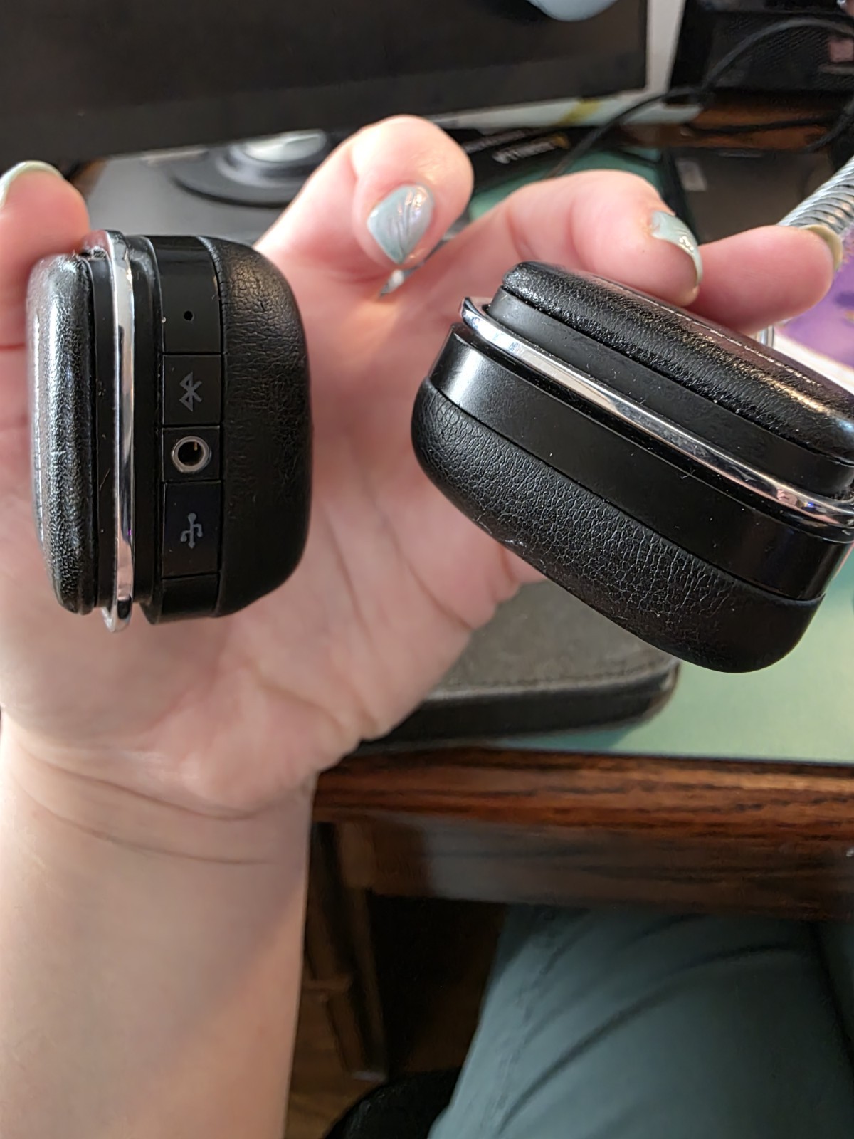 Harmon Kardon Soho Wireless Headphones – Leather, Rare, Discontinued