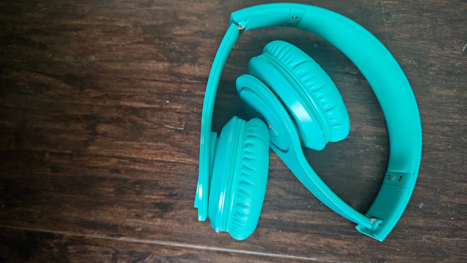 Beats by Dr. Dre Solo HD Headband Headphones – Teal – comes without Jack, Works.