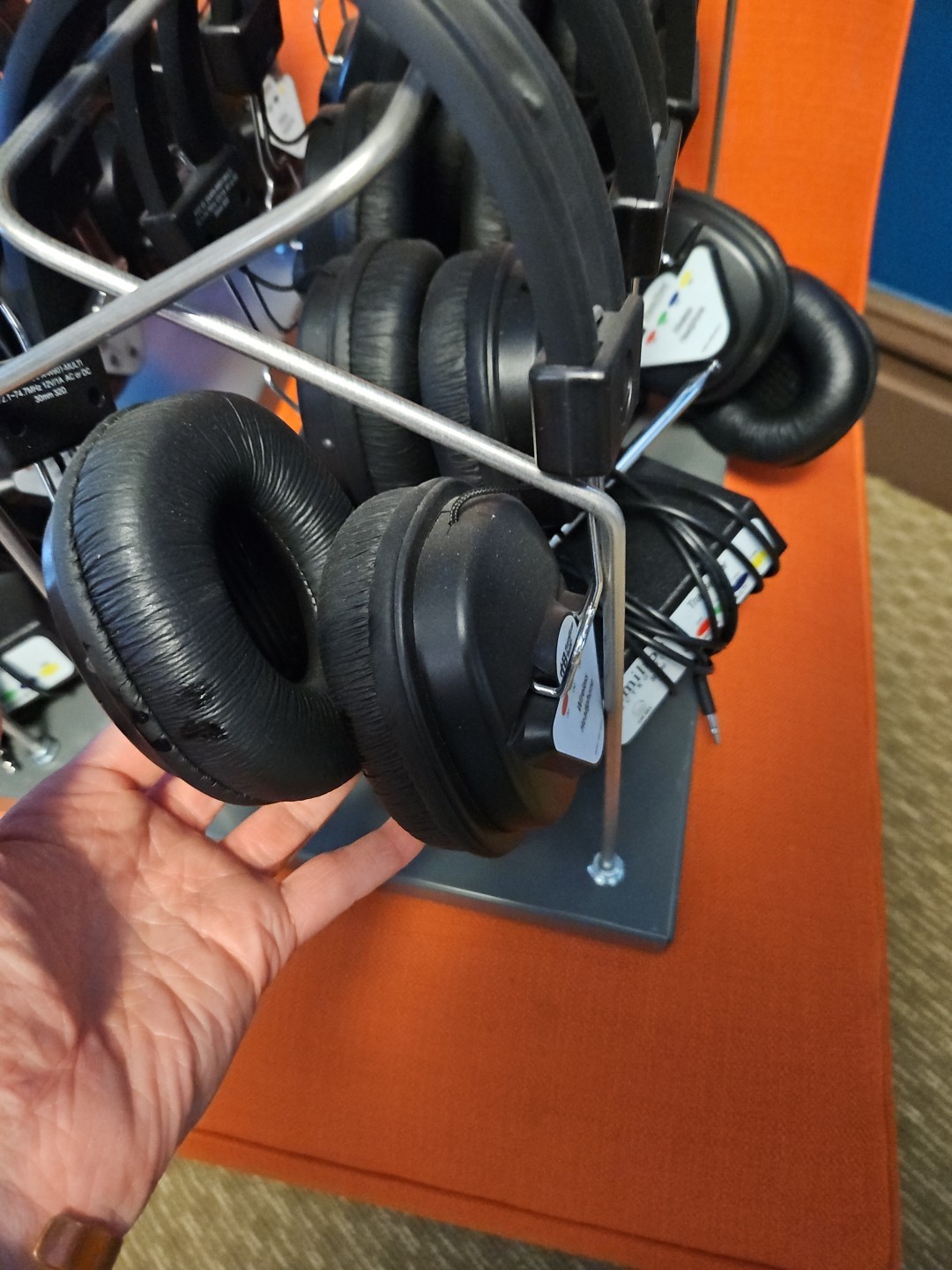 Hamilton Buhl Wireless Headphones And Transmitter KIT W-900 Multi