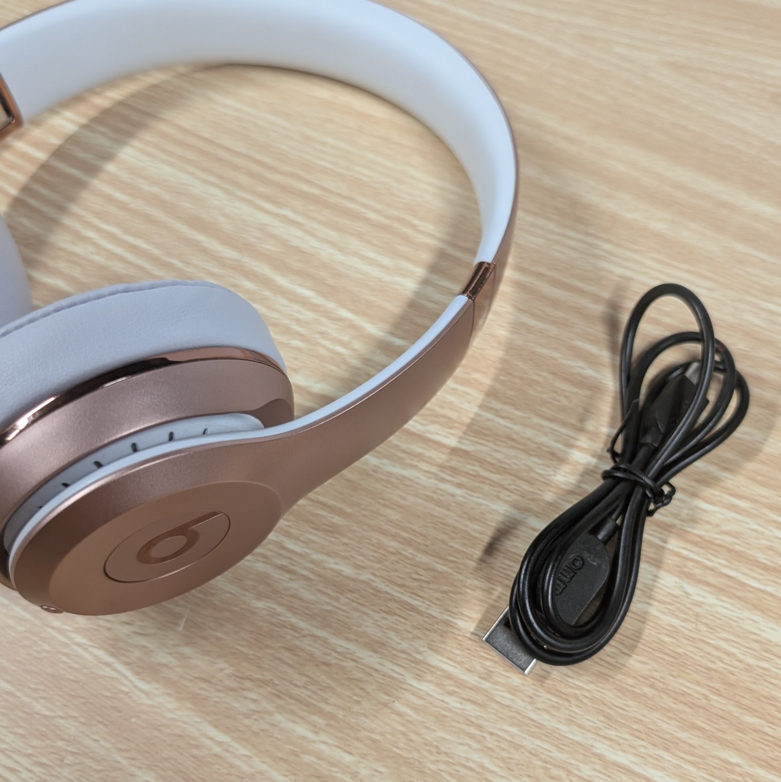 Beats by Dr. Dre Beats Solo3 Wireless On-Ear Headphones – Rose Gold