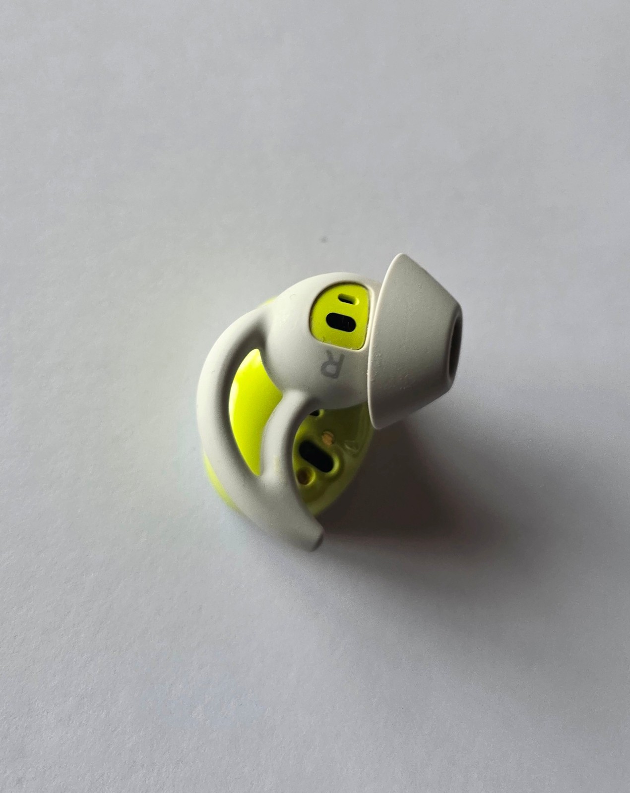 Unused Glacier White Bose Sport True Wireless RIGHT EARBUD ONLY In Bulk Pkg
