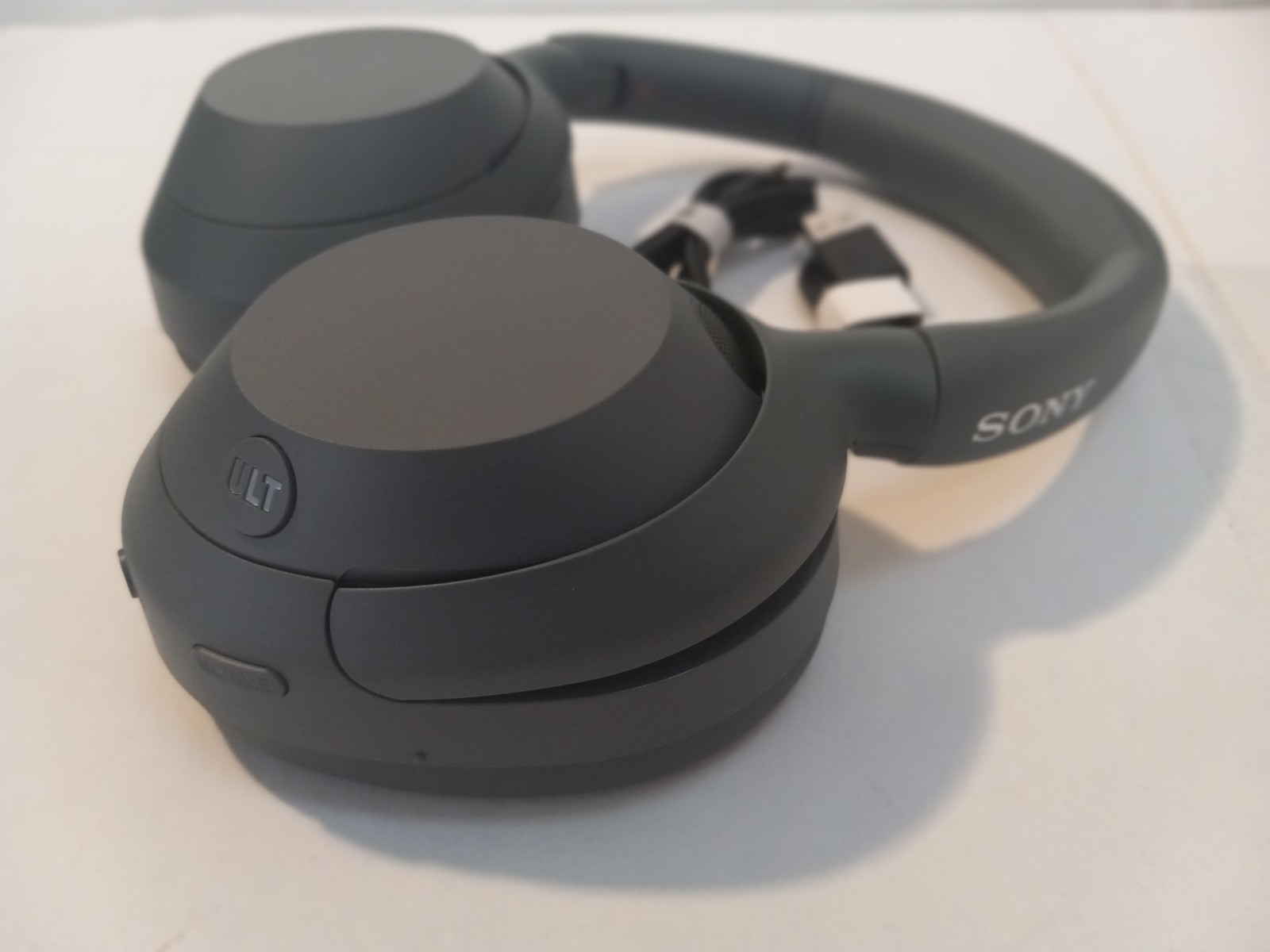 SONY WHULT900N/H Headphones Refurbished with Charging Cord