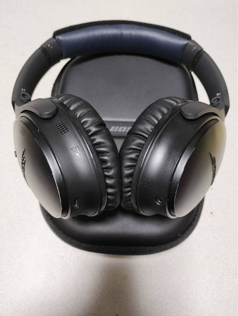 Bose QuietComfort 35 Wireless Headphones Color Black With Hard Case Used