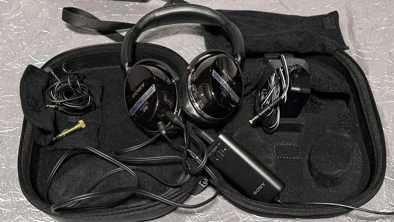 Sony Digital MDR-NC500D Black Noise Cancelling Headphones, With Case, Charger…