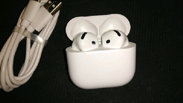 Apple AirPods 4 A3056 Earbuds White Active Noise Cancellation with Charging Case