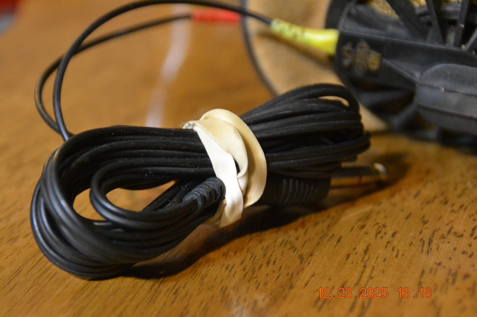 SENNHEISER HD-420 HEADPHONES IN GOOD CONDITION EXC SOUNDING COMFORTABLE
