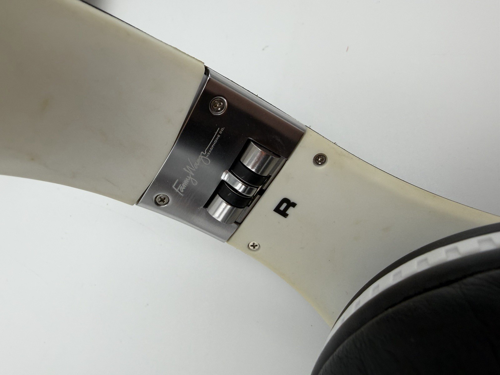 Fanny Wang FW-HEADPH-1002 Wired Over-Ear Headphones 40mm Drivers Black White