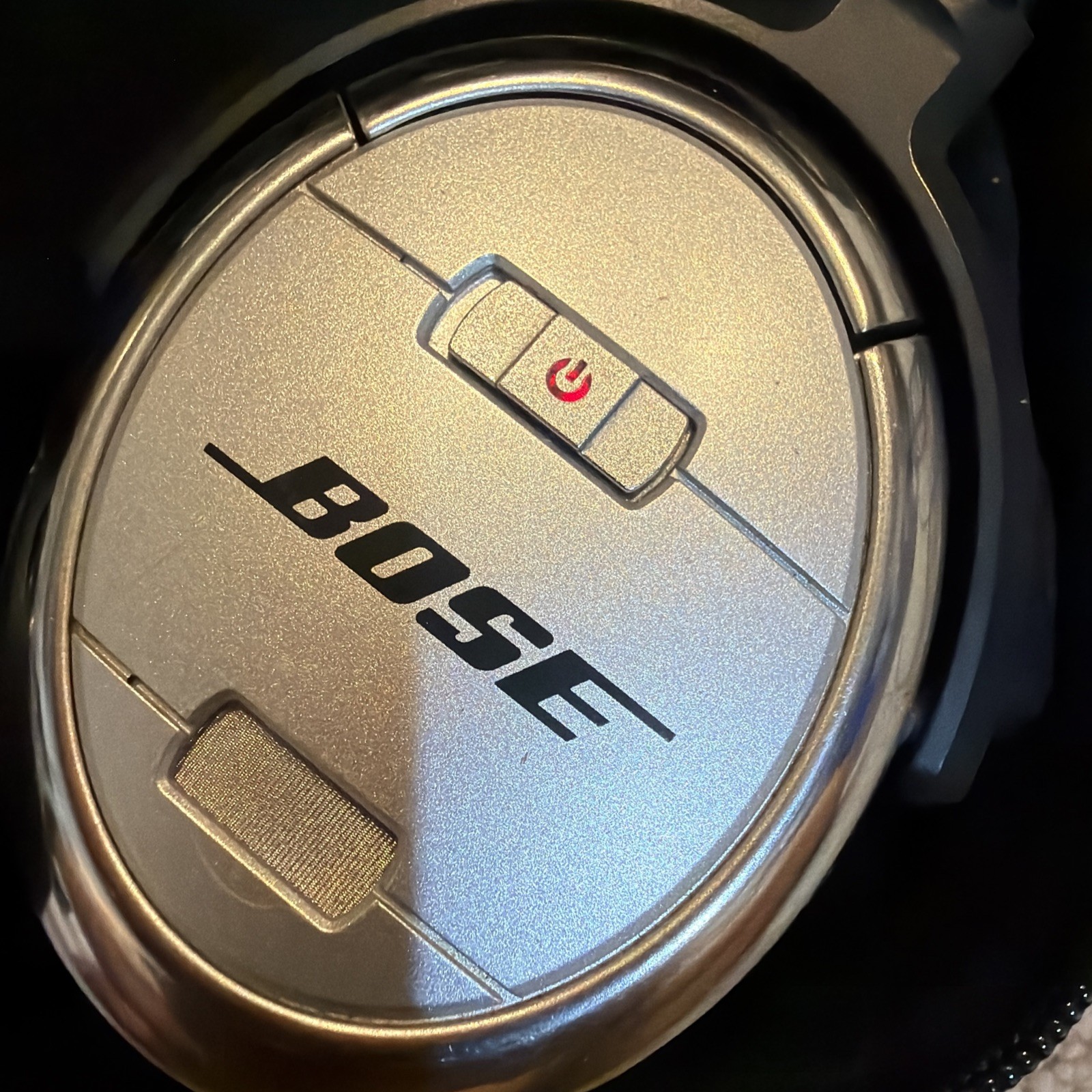 Bose QuietComfort 3 QC3 Noise-Cancelling Headphones, Black and Silver GUC