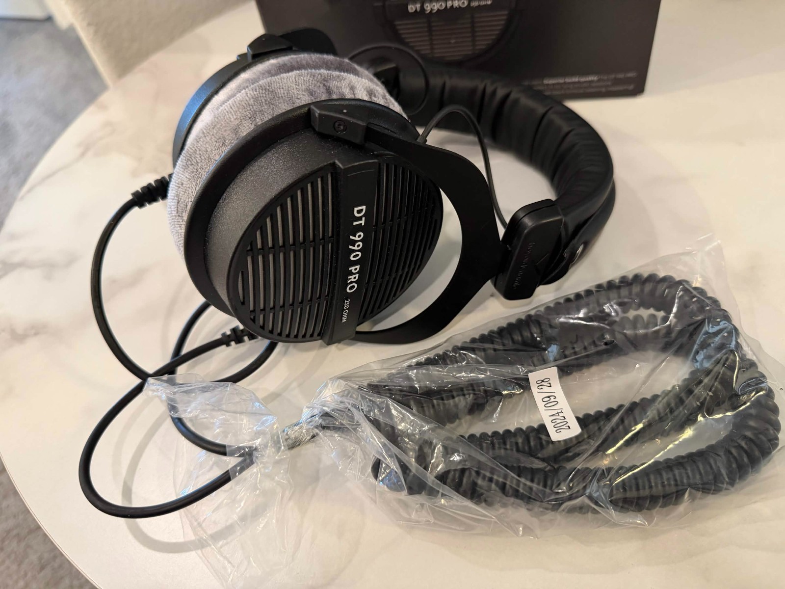 Beyerdynamic DT 990 Pro 250 Ohm Open-Back Studio Headphones