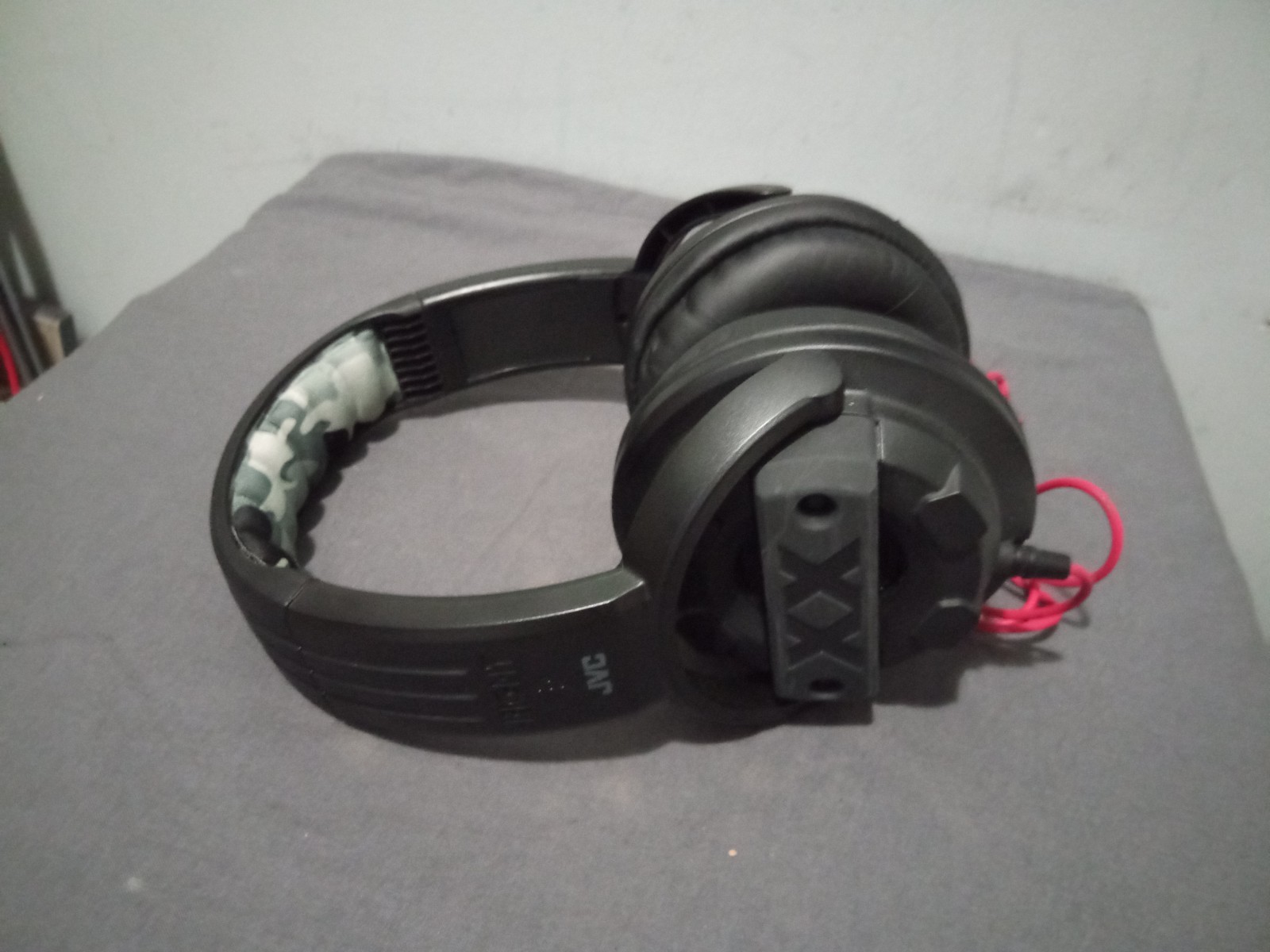 JVC HA-M5X Xtreme Xplosives Stereo Headphones Black, Camo Headrest