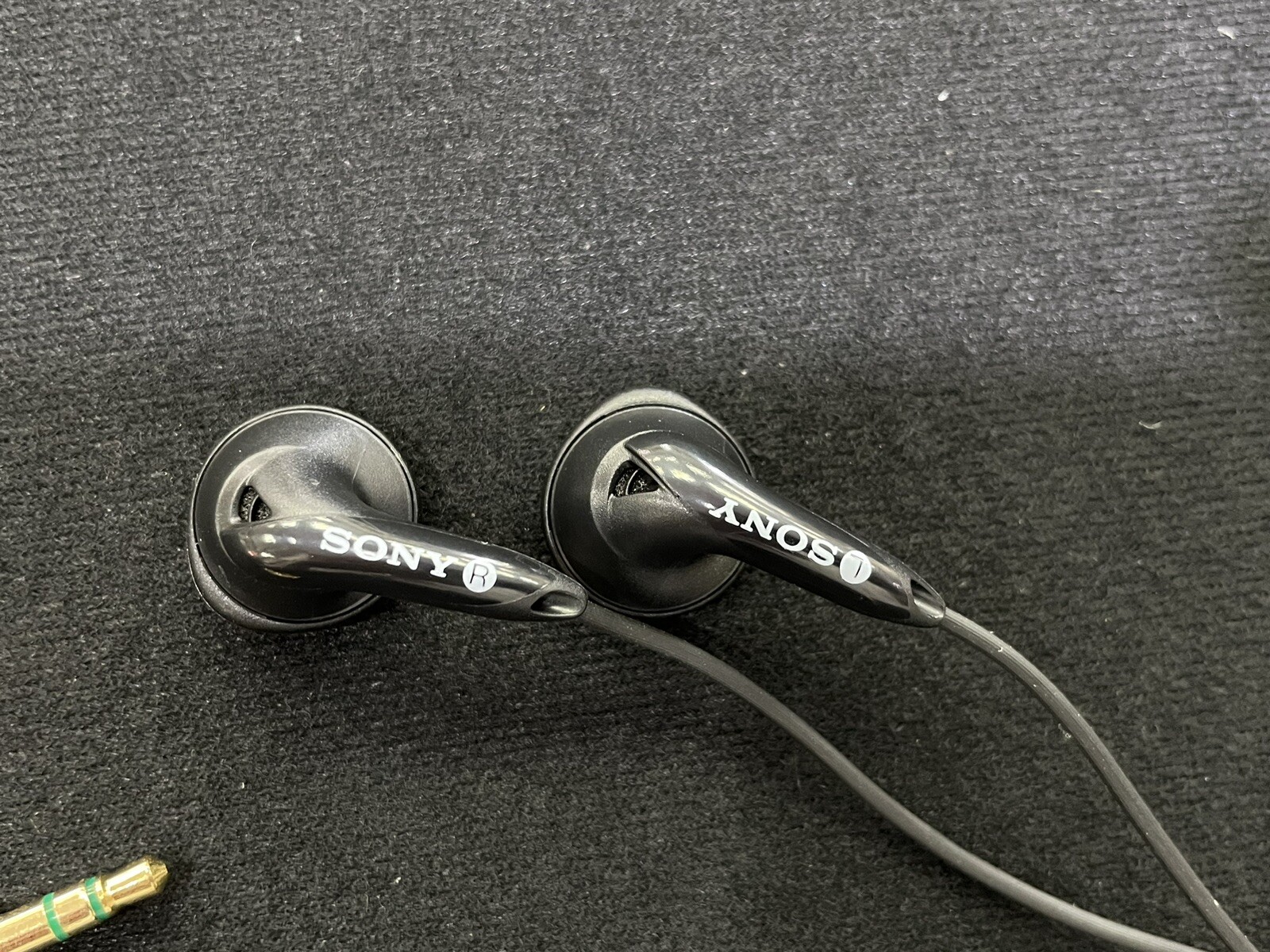 NOS Genuine Sony Walkman MDR-E0808 Earphones Headphones Black