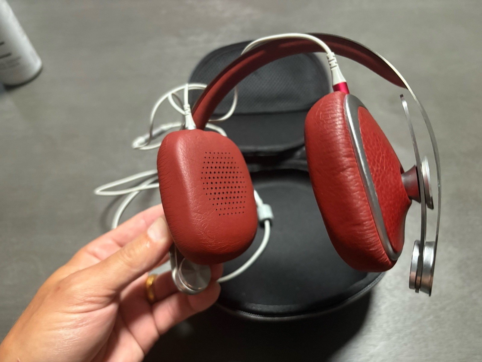 Moshi Avanti Headphones – Premium Leather & Aluminum Tested And Working. Amazing