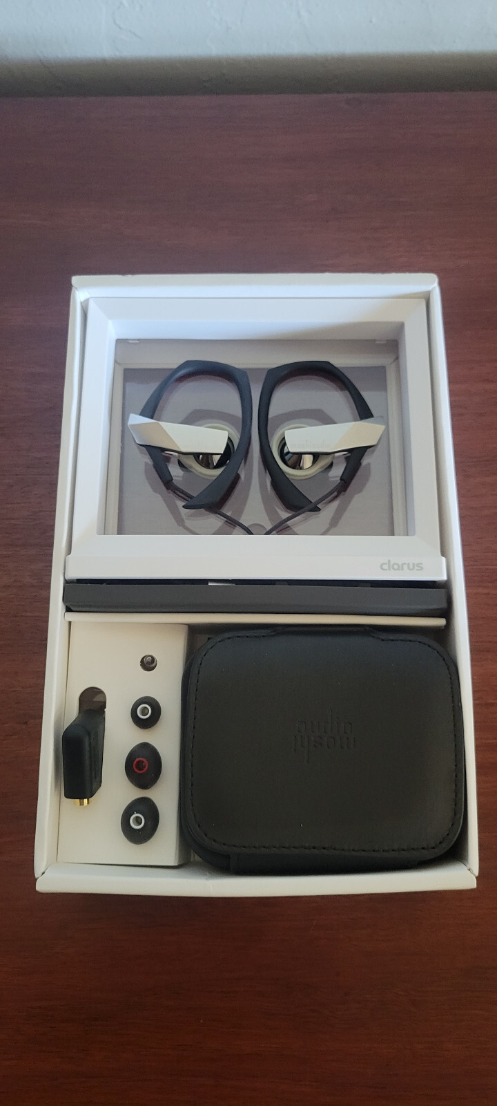 Moshi Clarus Premium Dual Driver MFI In-Ear Headset (p/n: 99MO035201) BRAND NEW!