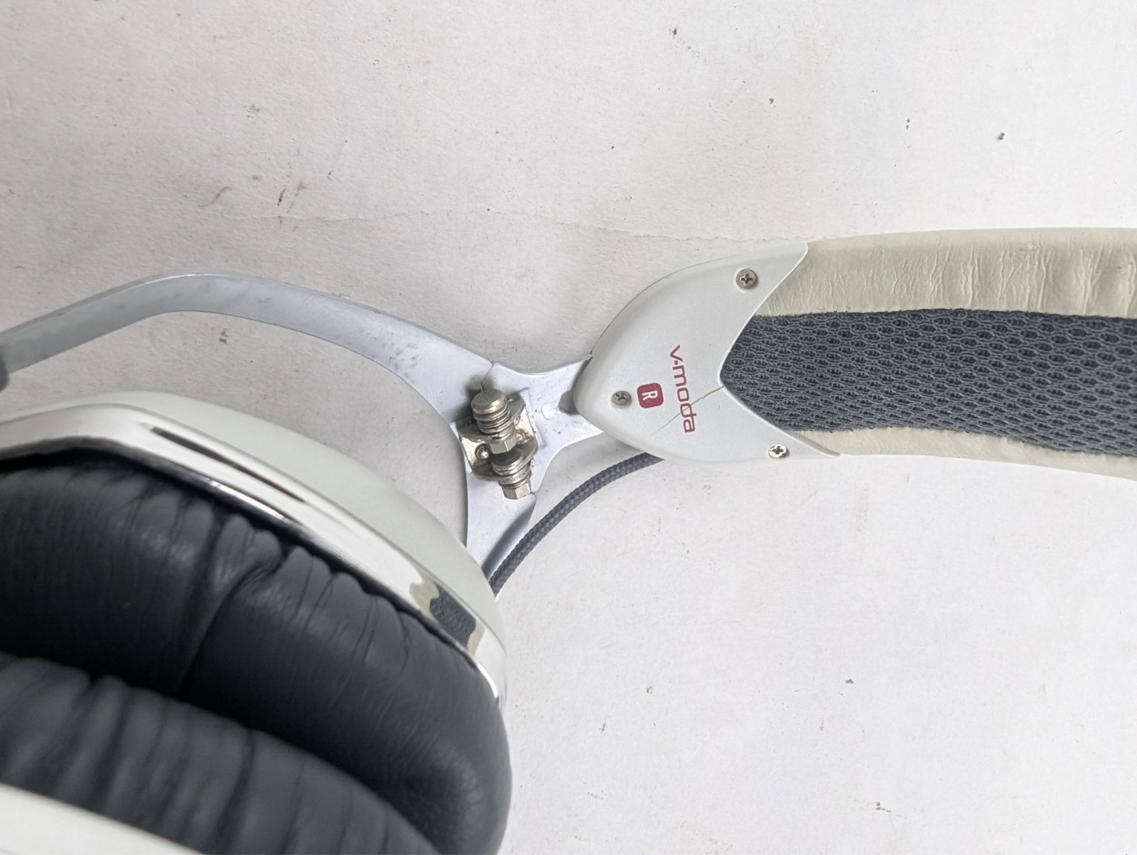 V-Moda Crossfade M-100 Over-Ear Headphones – White Silver – READ!