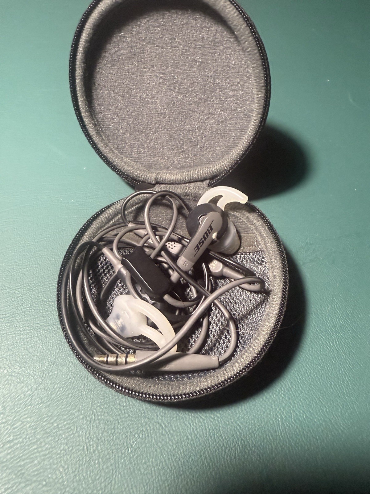 Bose QuietComfort 20 In-Ear Noise Cancelling Earbuds Mic 3.5mm Case