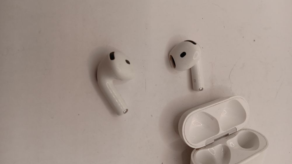APPLE A3050 EARBUDS