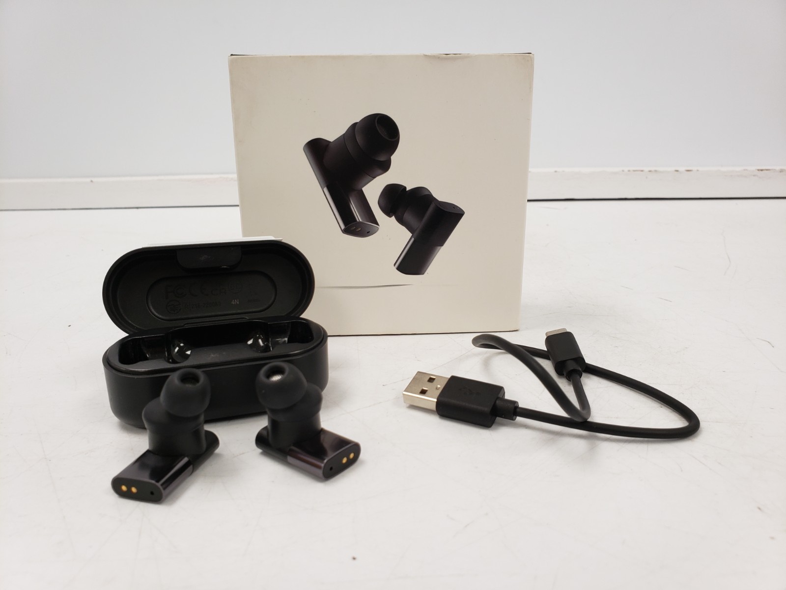 (9913510) Status Between 3ANC Headphones