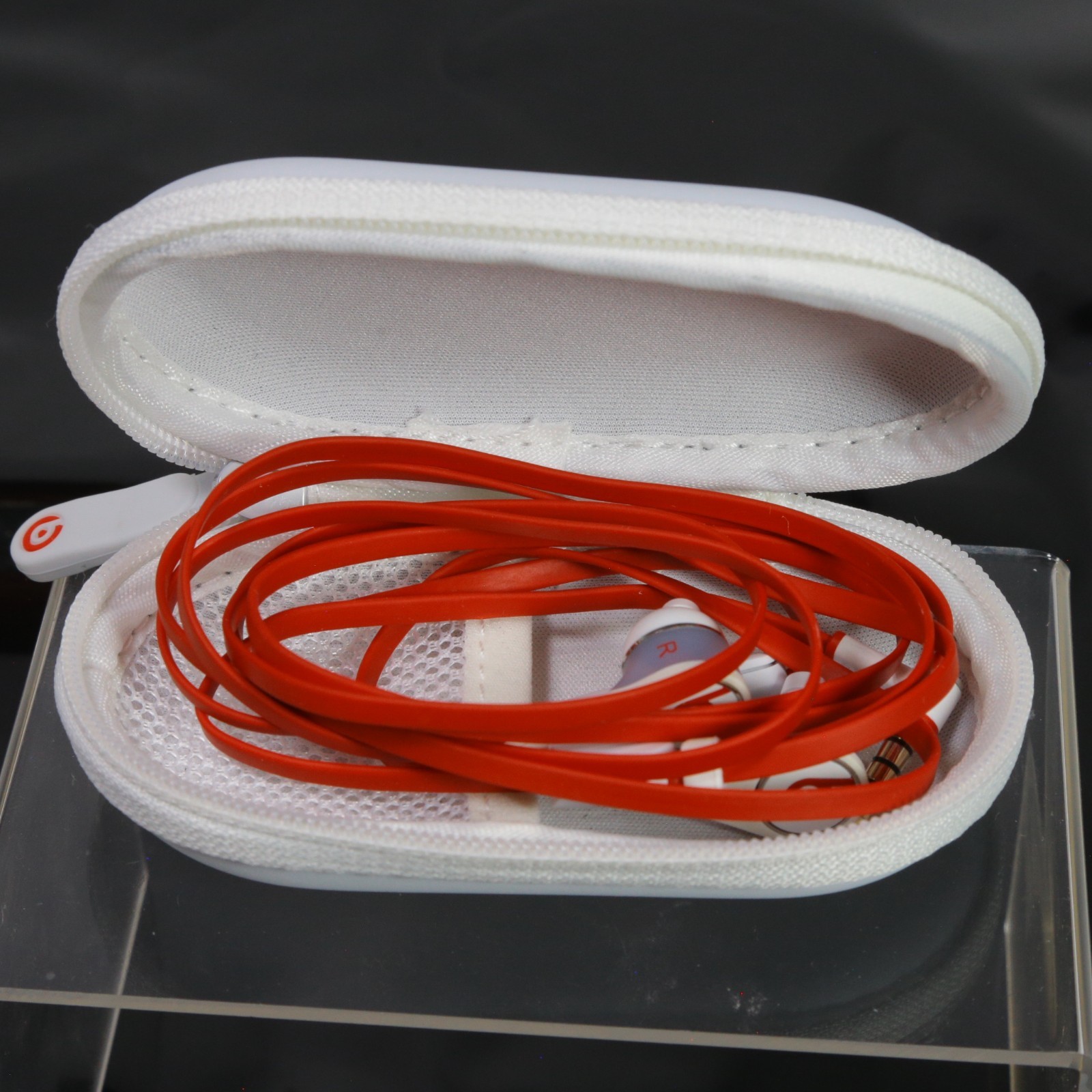 Beats by Dr. Dre Tour In-Ear Earbuds (810–00009) White/Red – ORIGINAL BOX / CASE