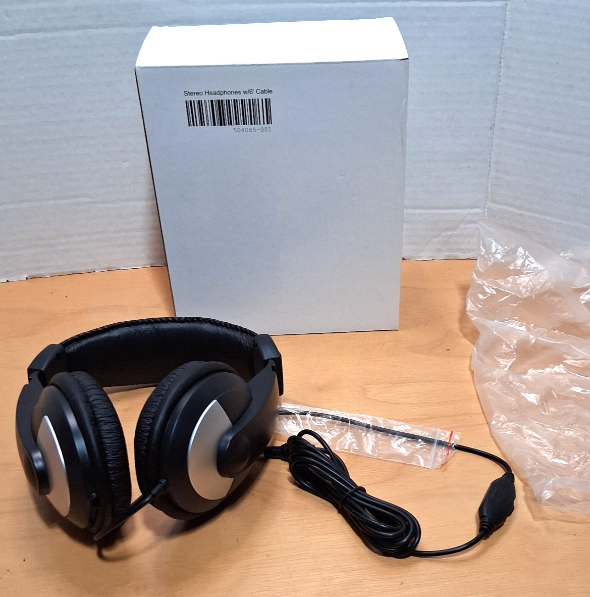 QTY 6 – HP – Wired Headphones – w/ Volume Control – 504085-001 – New in Open Box
