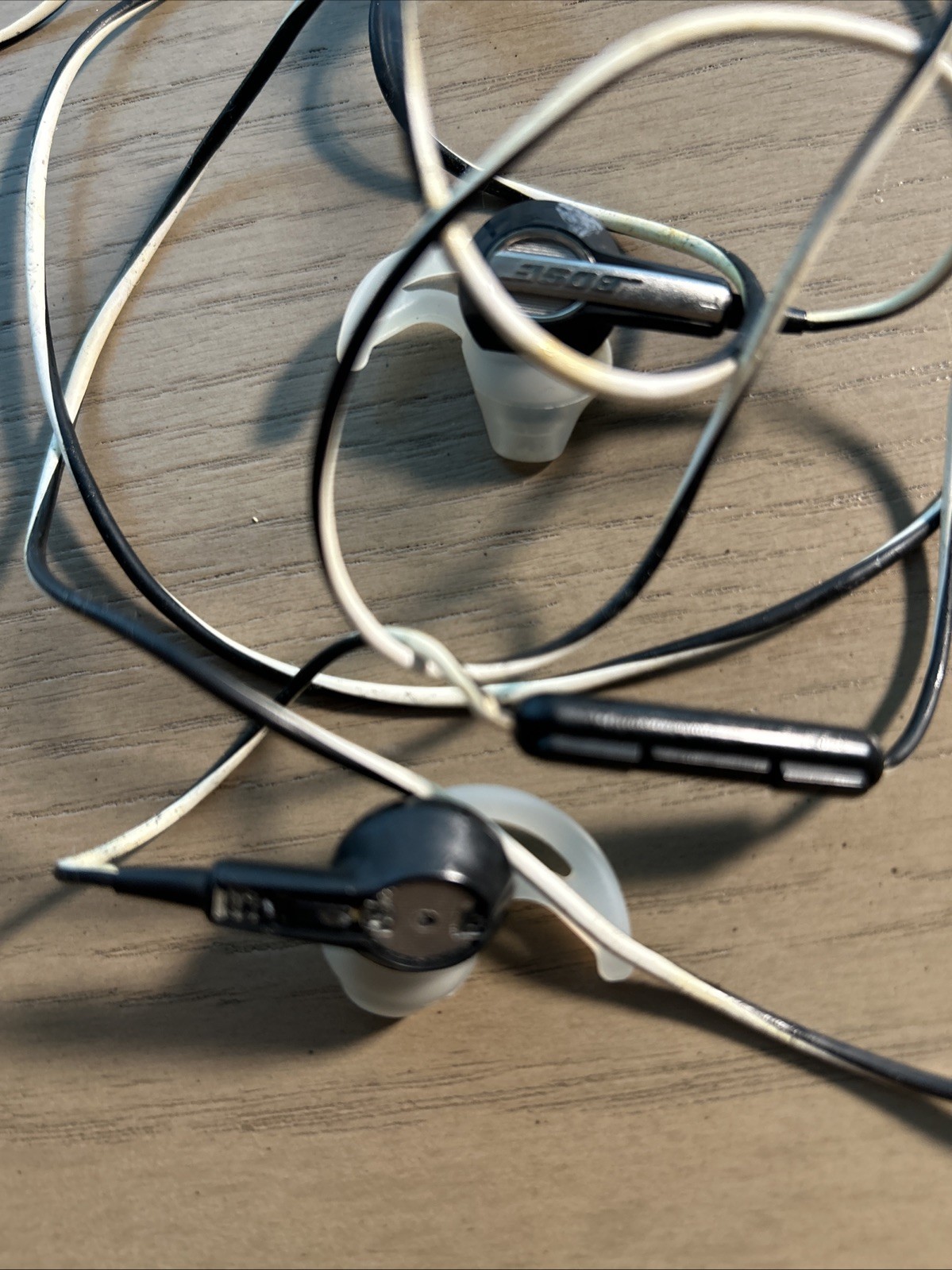 Bose IE2 In-Ear Wired Audio Headphones No Microphone Black White TESTED WORKING