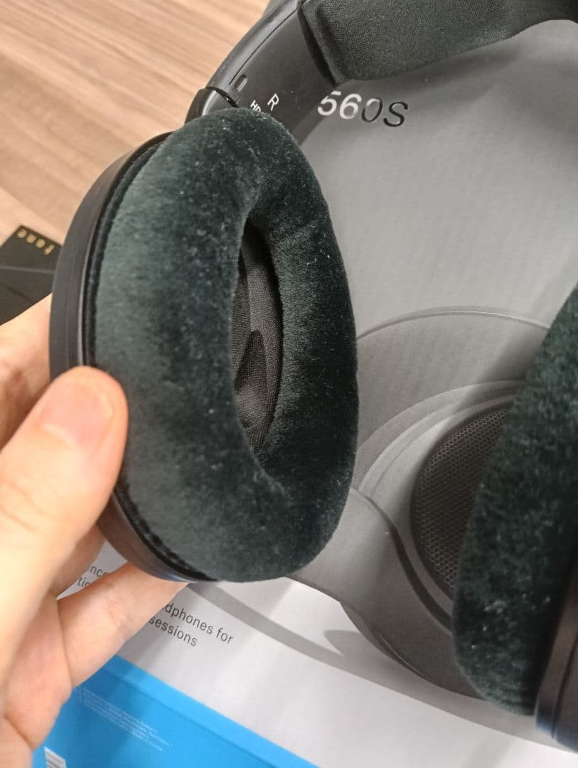 Sennheiser HD 560S Headphones 8075