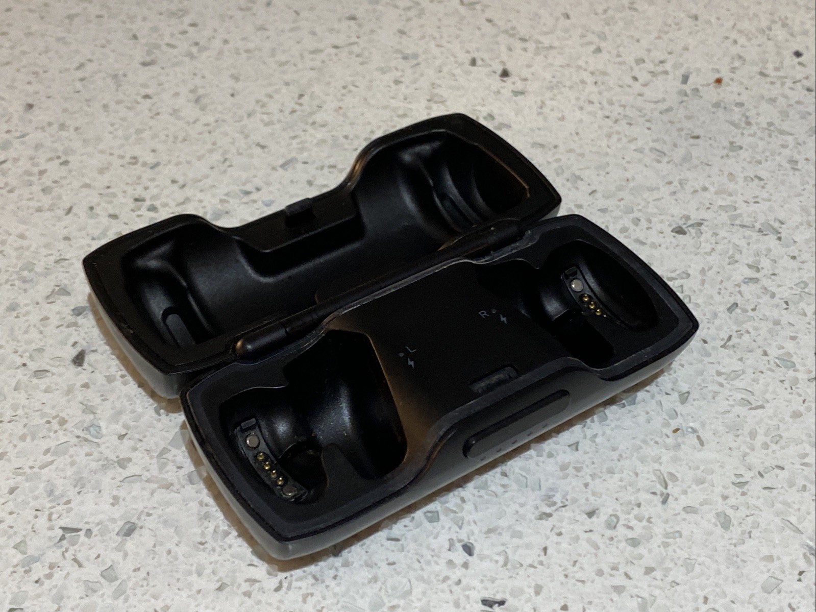 Bose SOUNDSPORT FREE WIRELESS Earbuds Bluetooth Black 423729 Charging Case Only