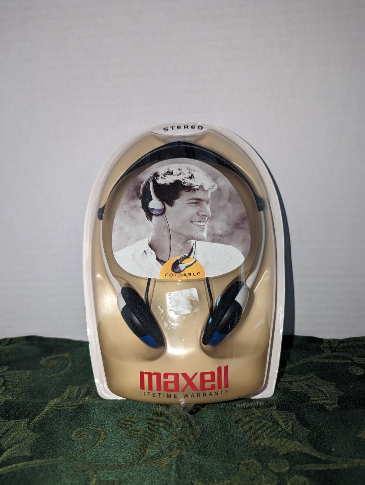 Maxell HP-200F Portable Lightweight Headphones On Ear (Black) 190318