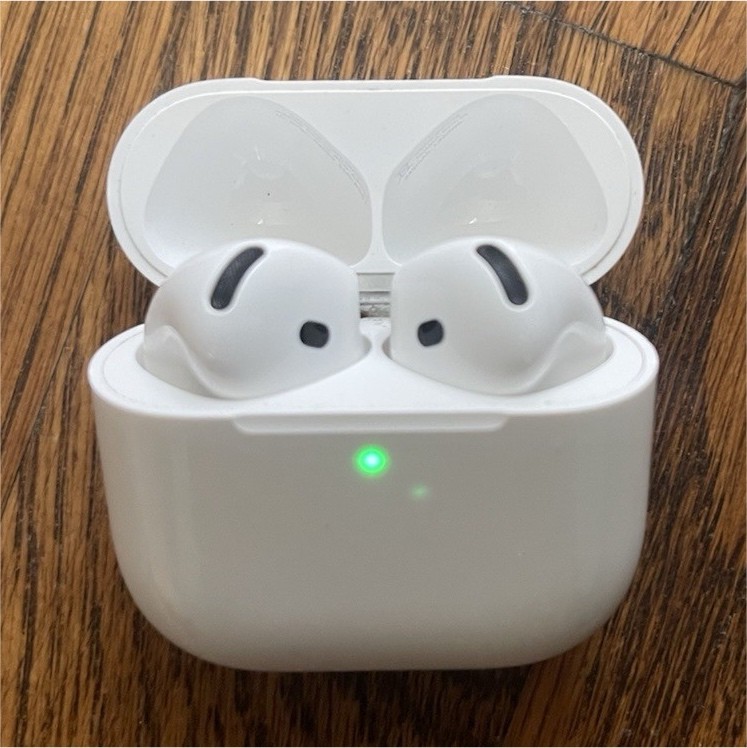 Apple AirPods 4 noise cancellation