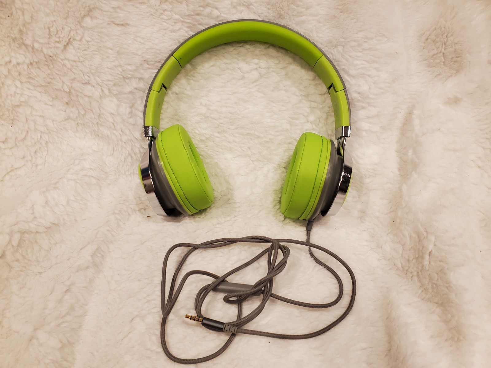 AILIHEN C8 Wired Headphones with Microphone W/ Volume Control Folding Used Bx4
