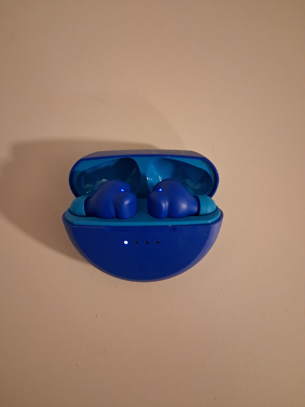 Belkin SoundForm Nano 2 Bluetooth Kids Earbuds – Volume Limited, Sports – Blue