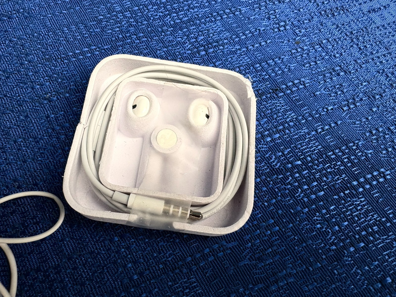 Lot of 7 Apple Earbud Earphone Headphones 3.5mm