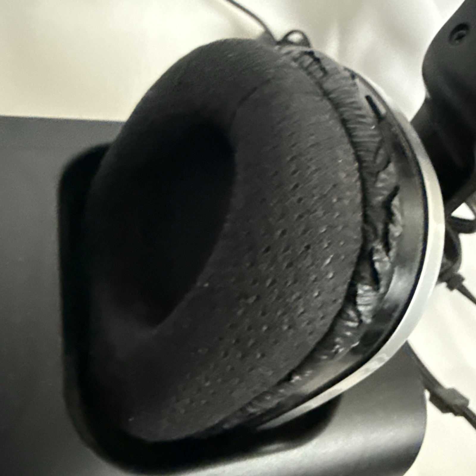 Artiste ADH300 Wireless TV Headphones 2.4GHz Rechargeable with Dock & Audio Cord