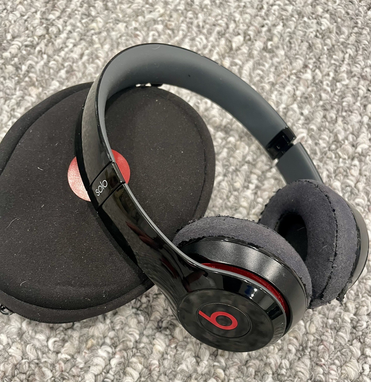 Beats Solo 2 Wired Headphones Gloss Black / Red W/ Case Model BO518