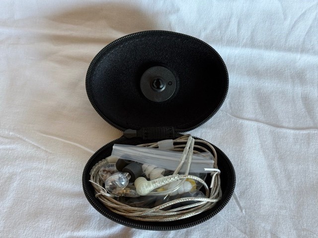 Shure SE425 Sound Isolating Earphones – Clear