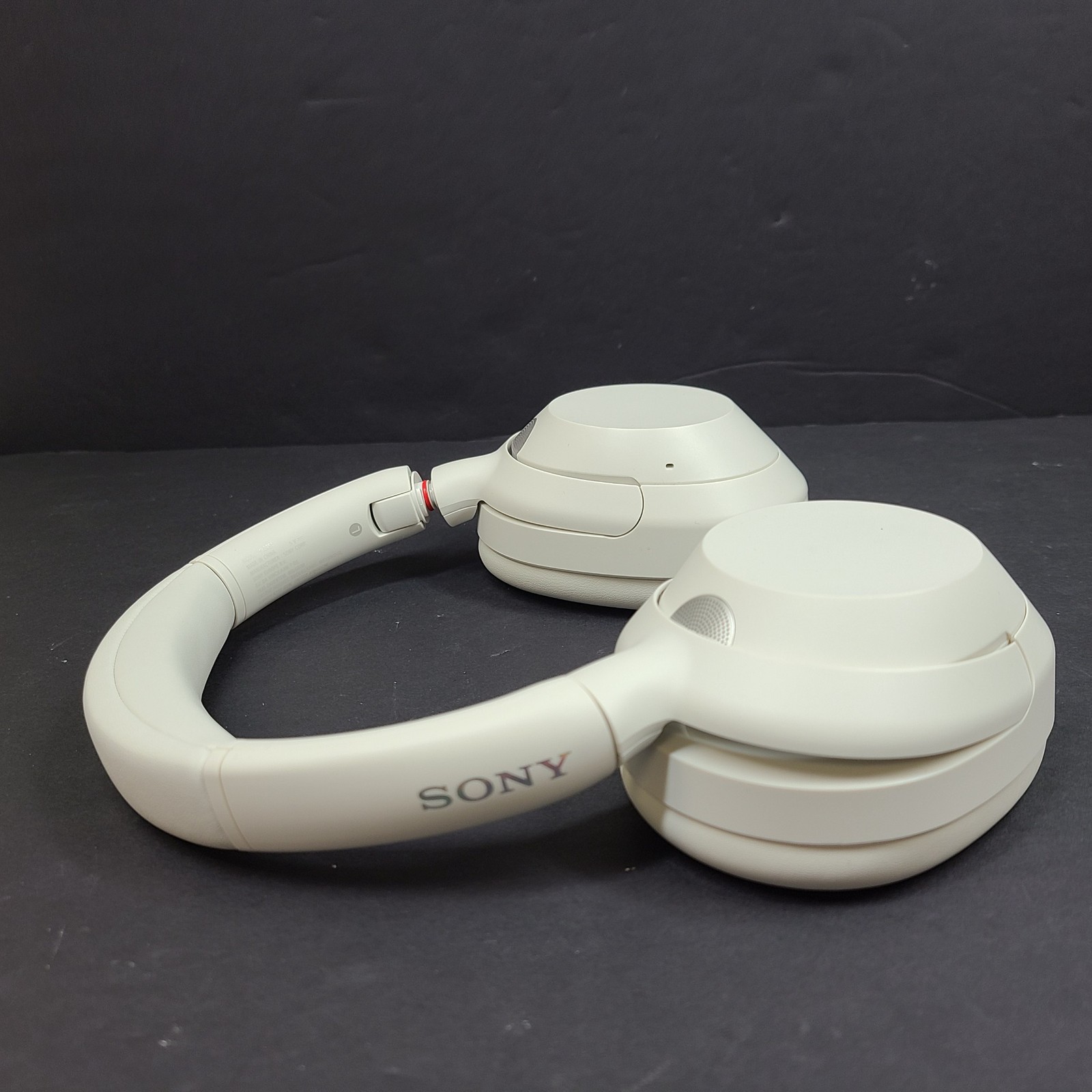 Sony ULT WEAR YY2981 Wireless Noise Canceling Bluetooth Headphones White READ!