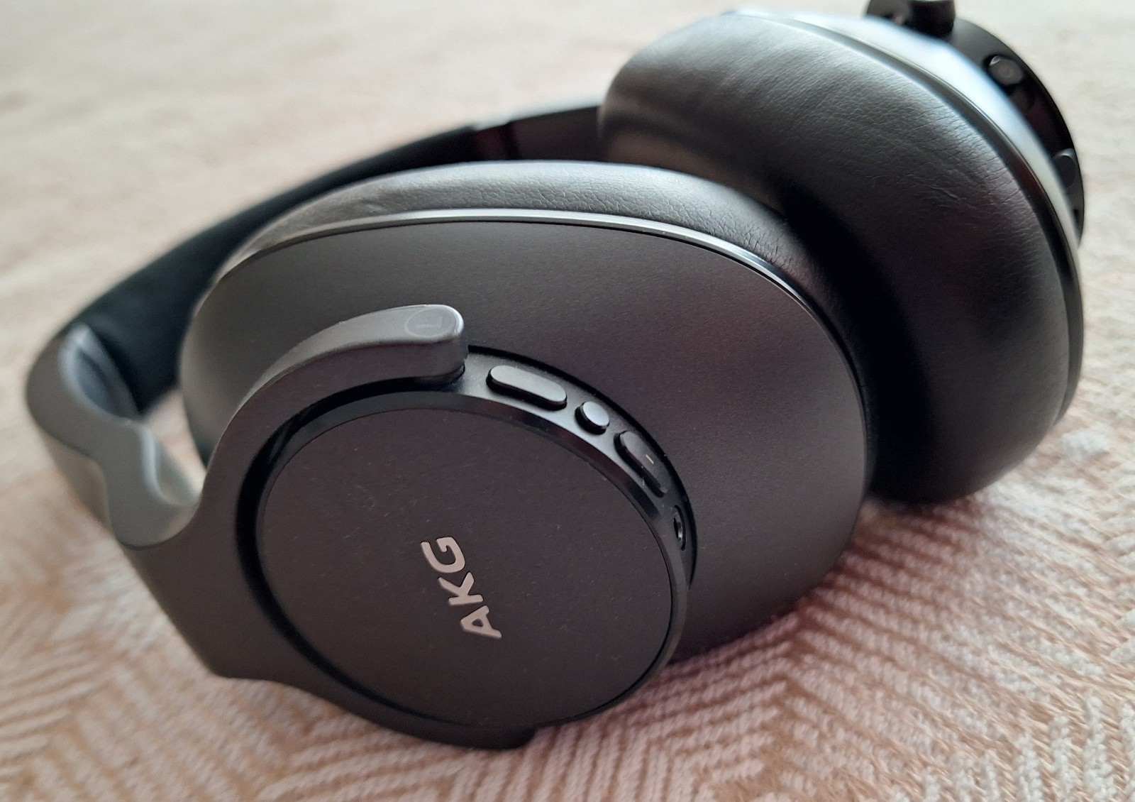 AKG N700NC M2 premium over-ear, ANC wireless headphones. Harman curve accurate