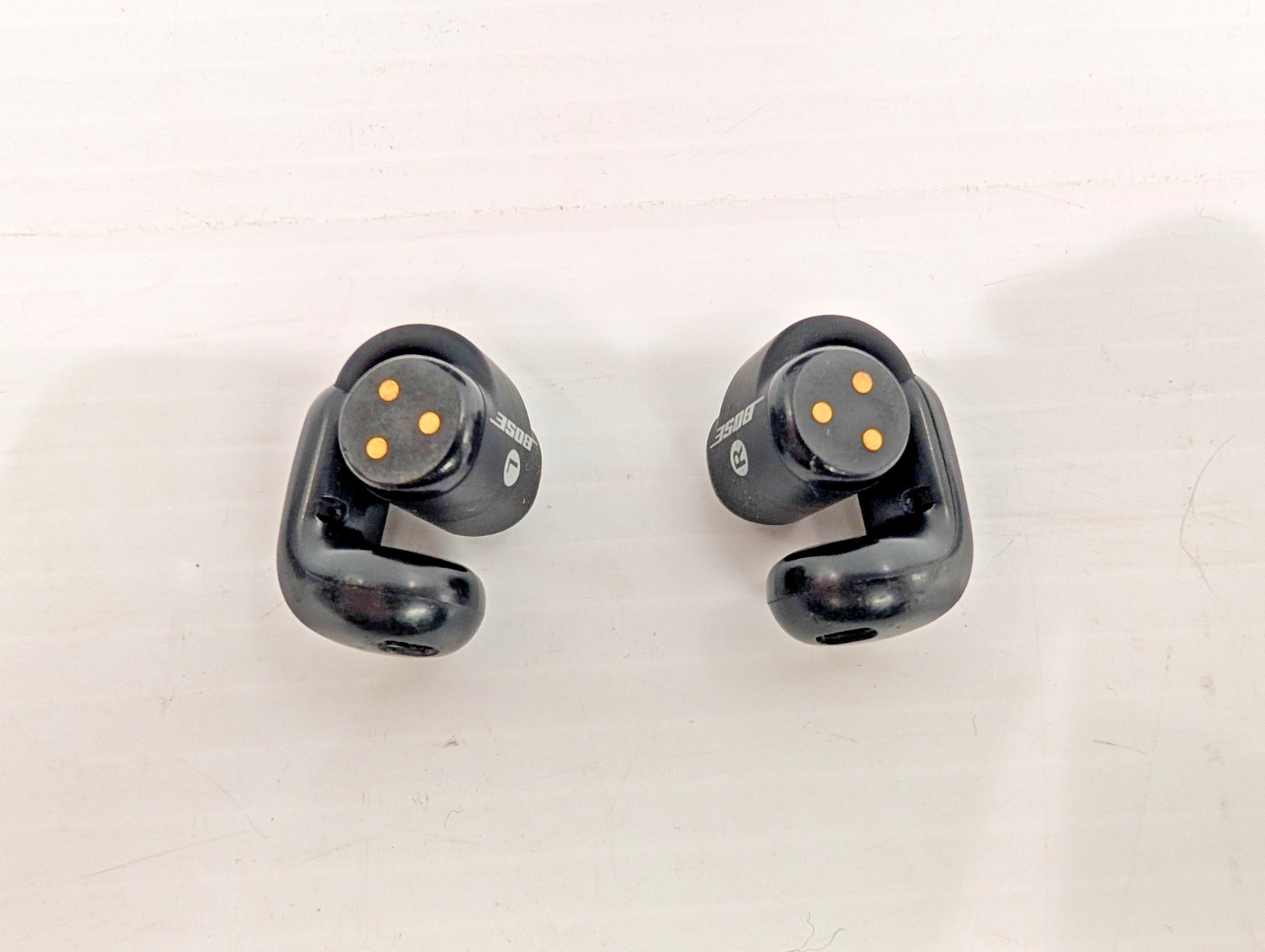 (B2604) Bose 438926 Headphones (No Box No Cables)
