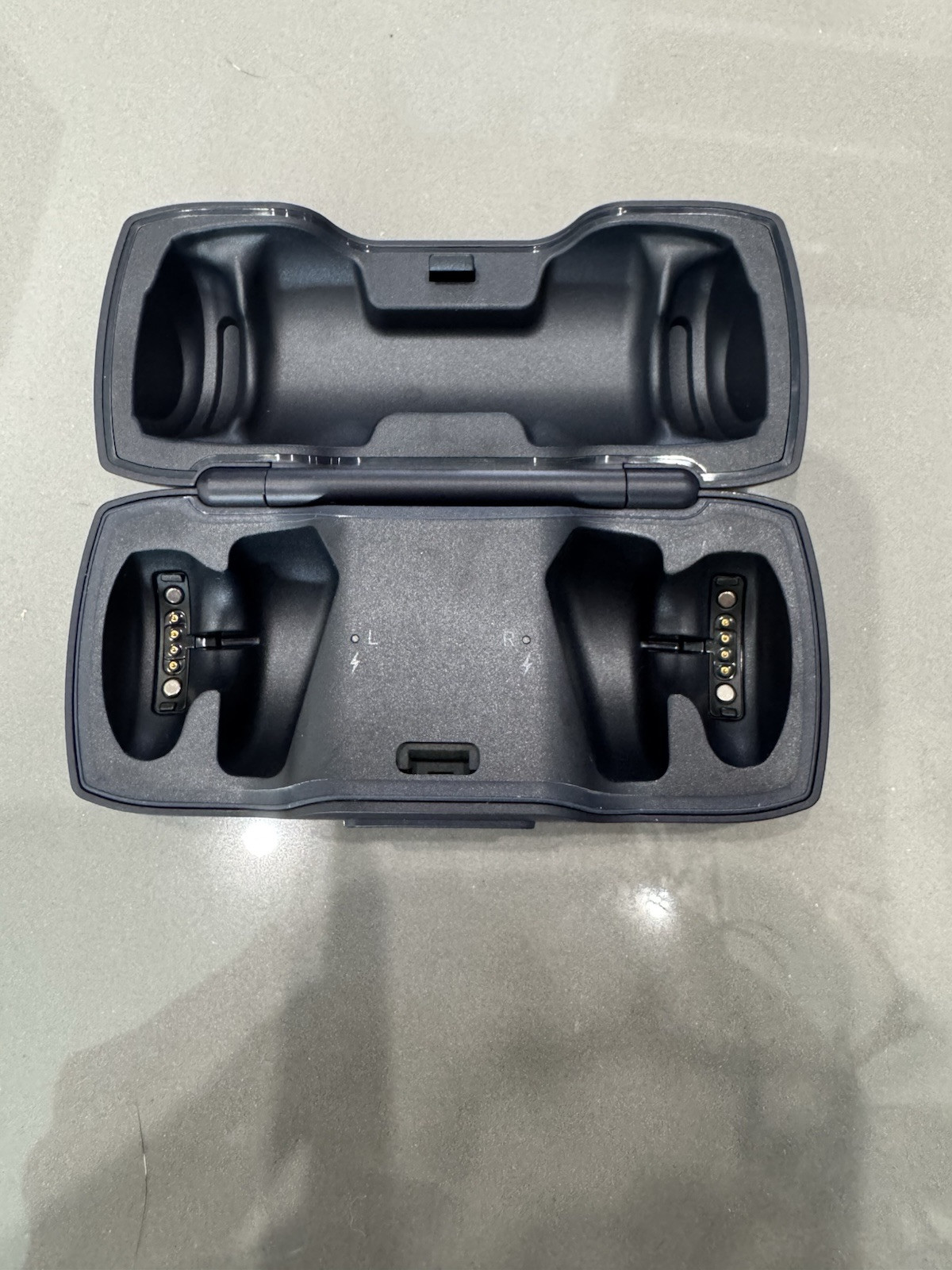 BOSE SOUNDSPORT FREE 423729 HEADPHONES BUDS ——-CHARGING CASE CRADLE ONLY -BLUE