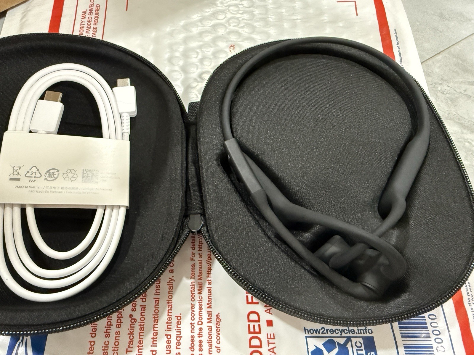OpenComm2 2025 Upgrade – Open-Ear Bone Conduction Headphones opened box READ!